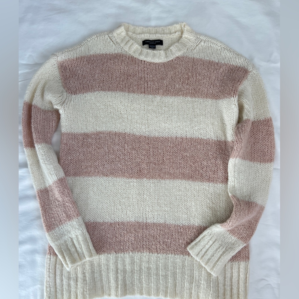 American Eagle Cream and Mauve Stripped Sweater Size Small